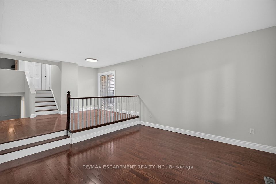 3401 Rockwood Drive, Burlington, ON L7N 3H6 3