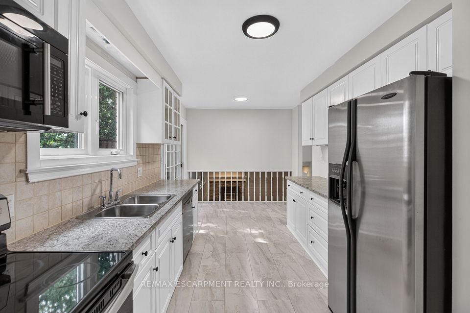 3401 Rockwood Drive, Burlington, ON L7N 3H6 9