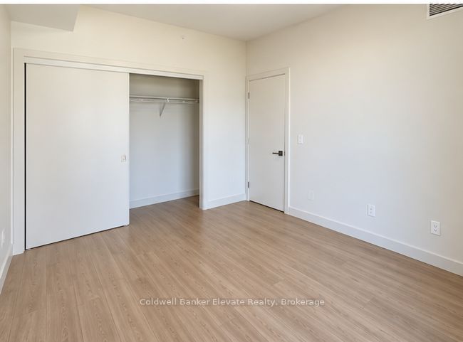 2081 Fairview Street 909, Burlington, ON L7R 0E5 4