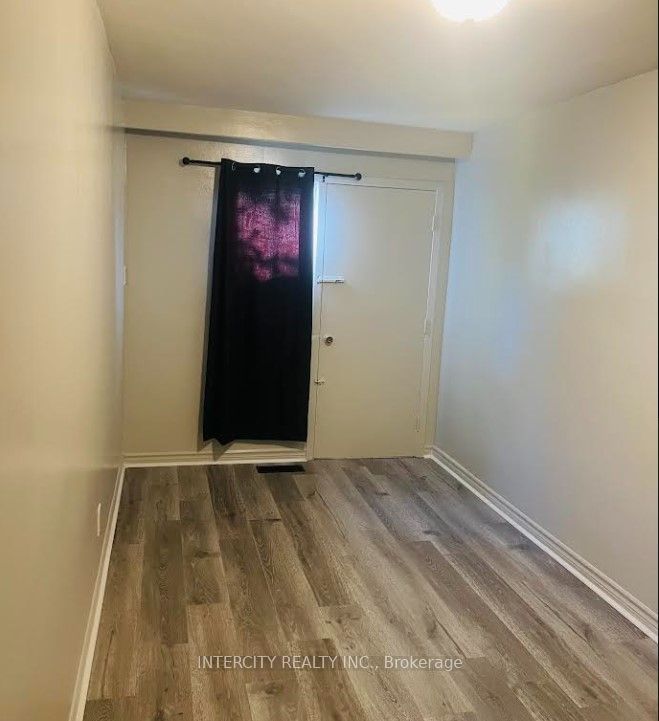 1001 Albion Road UPPER, Toronto, ON M9V 1A6 4