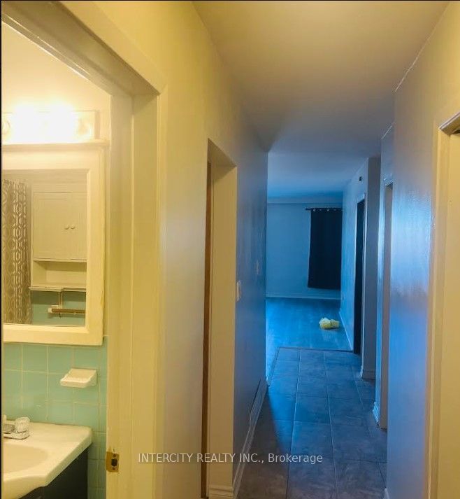 1001 Albion Road UPPER, Toronto, ON M9V 1A6 10