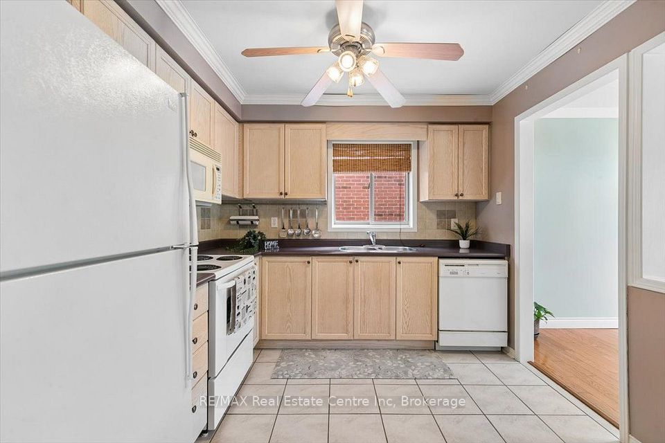 2524 Logan Avenue, Oakville, ON L6H 6S2 13