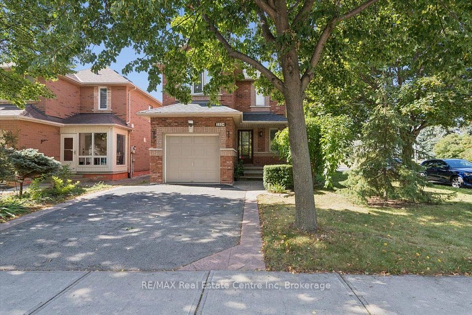 2524 Logan Avenue, Oakville, ON L6H 6S2 3