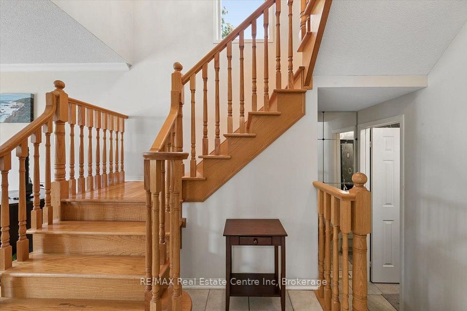 2524 Logan Avenue, Oakville, ON L6H 6S2 18