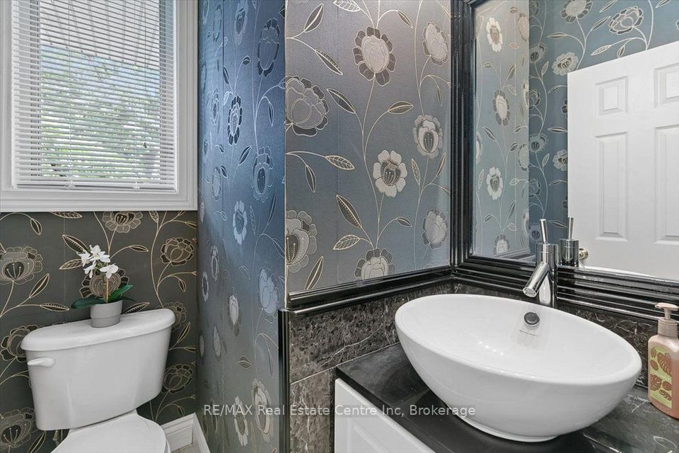 2524 Logan Avenue, Oakville, ON L6H 6S2 20