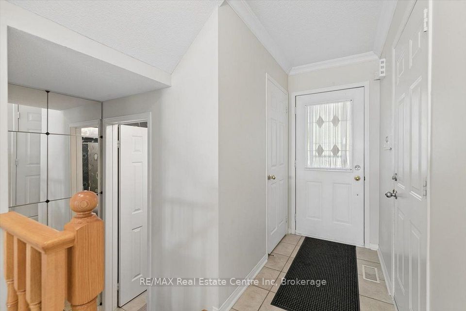 2524 Logan Avenue, Oakville, ON L6H 6S2 19