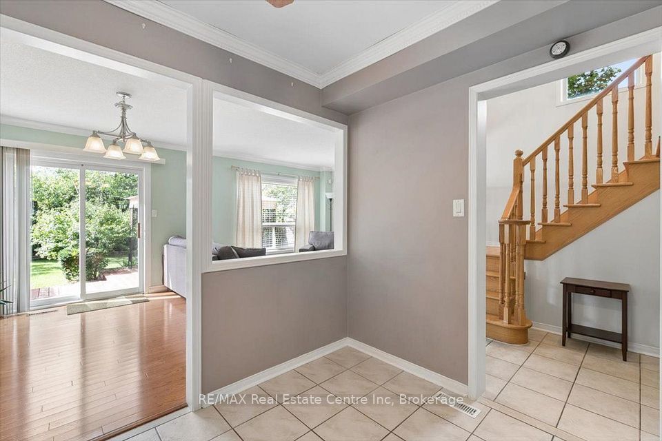 2524 Logan Avenue, Oakville, ON L6H 6S2 16