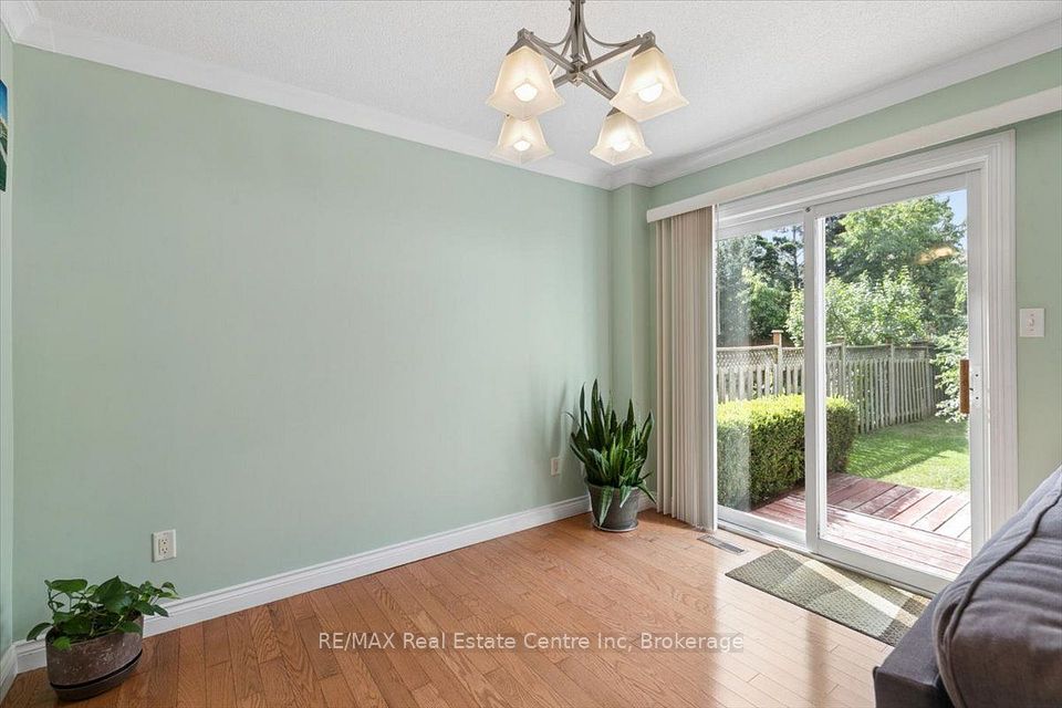 2524 Logan Avenue, Oakville, ON L6H 6S2 11