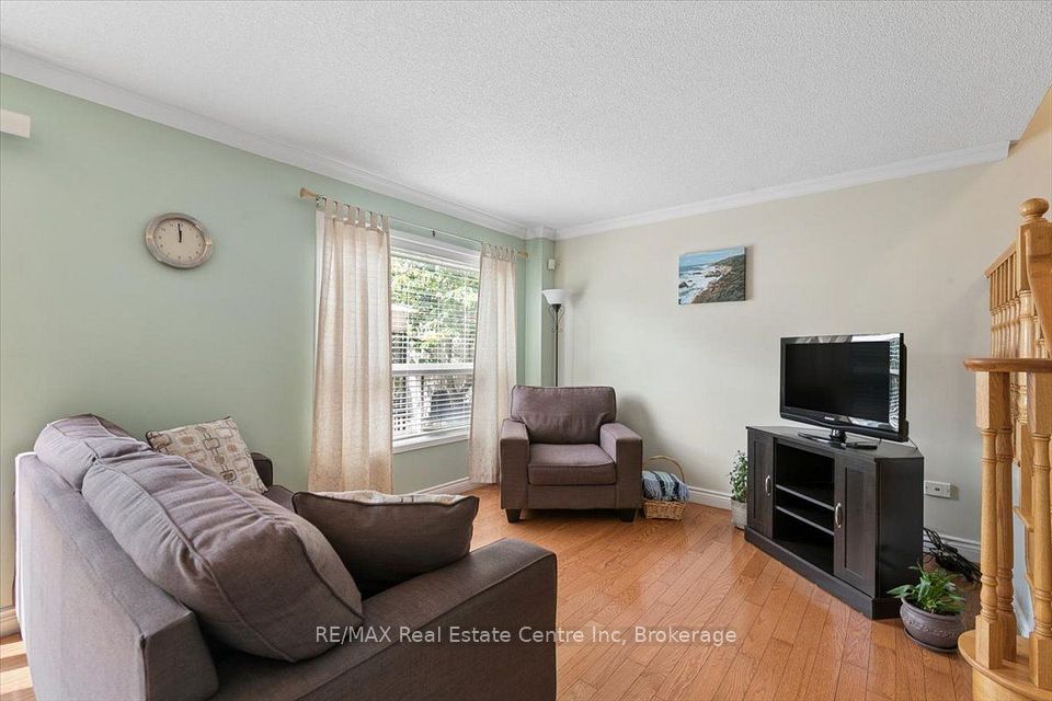2524 Logan Avenue, Oakville, ON L6H 6S2 8