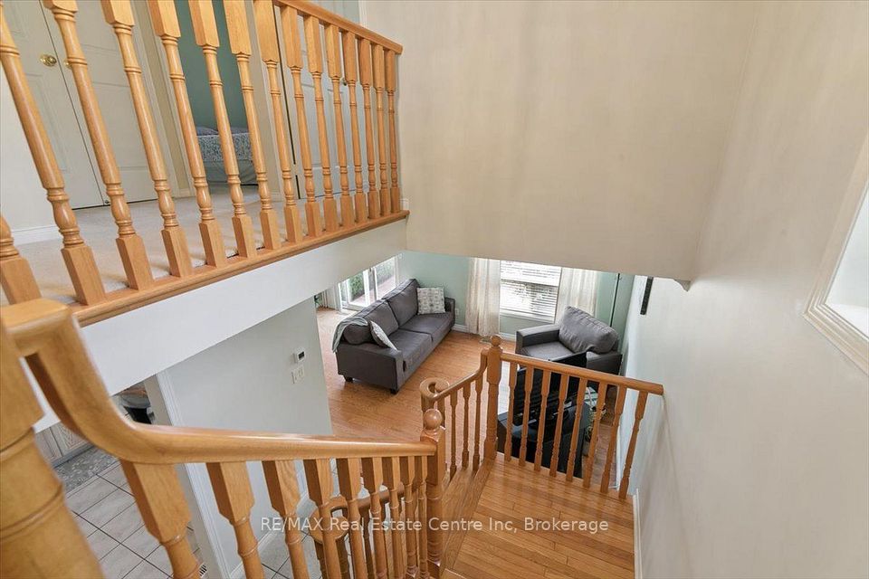 2524 Logan Avenue, Oakville, ON L6H 6S2 21