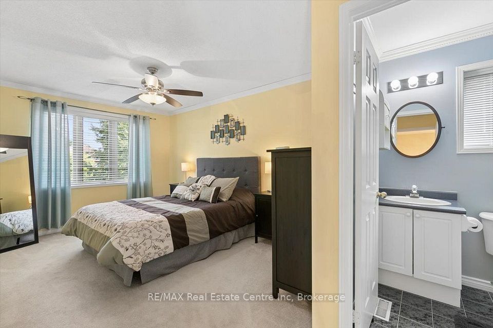 2524 Logan Avenue, Oakville, ON L6H 6S2 23