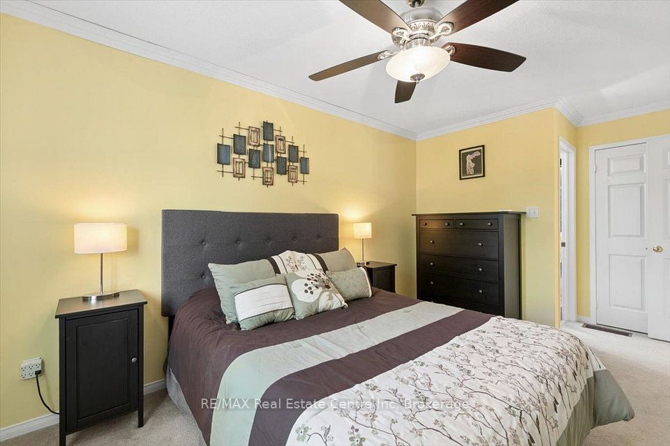 2524 Logan Avenue, Oakville, ON L6H 6S2 25