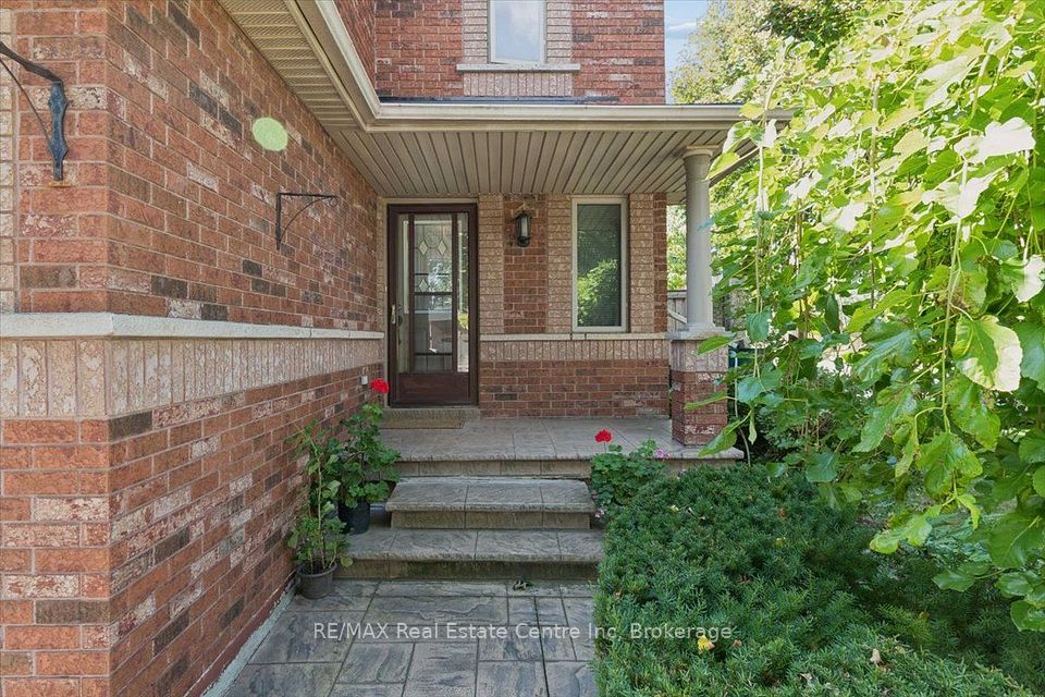 2524 Logan Avenue, Oakville, ON L6H 6S2 5
