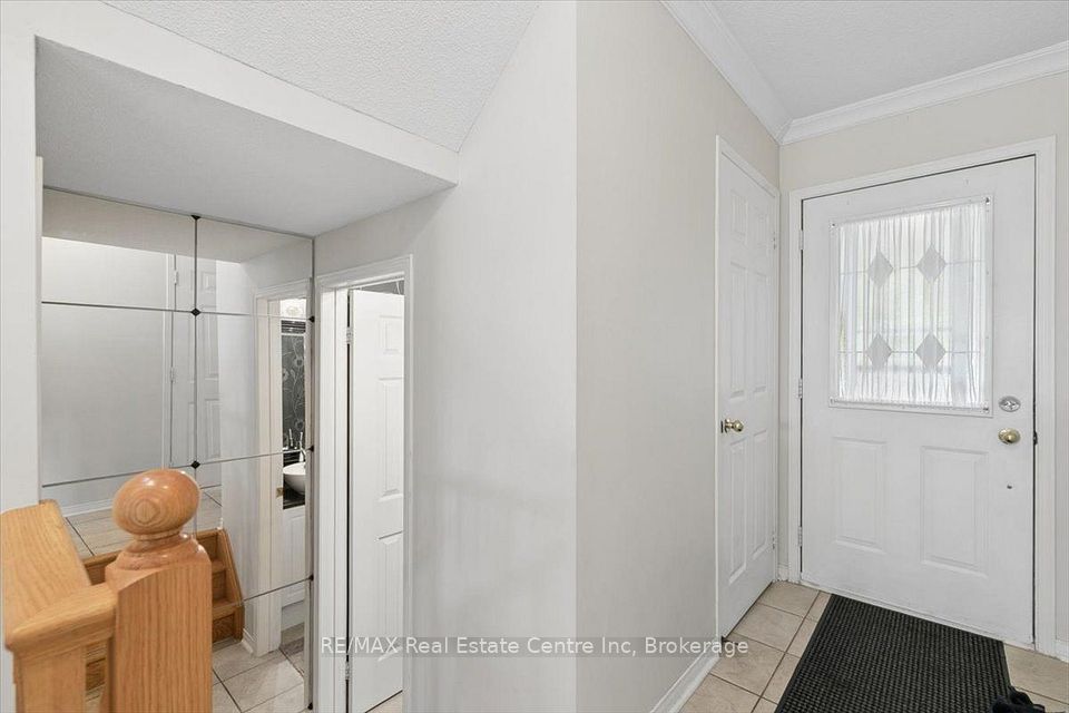 2524 Logan Avenue, Oakville, ON L6H 6S2 7