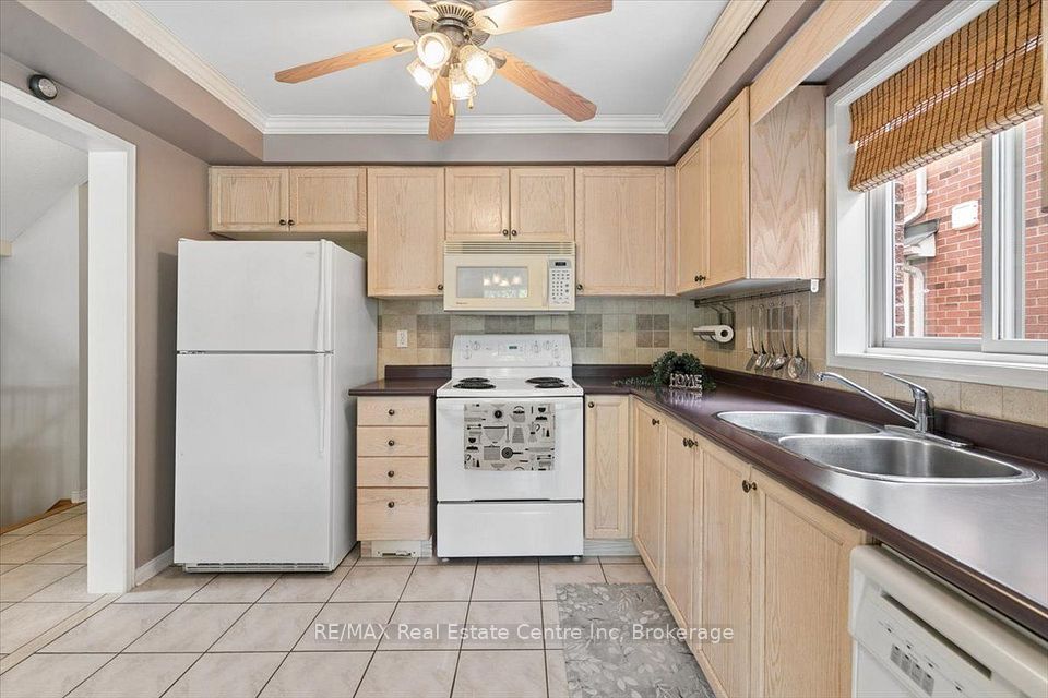 2524 Logan Avenue, Oakville, ON L6H 6S2 15