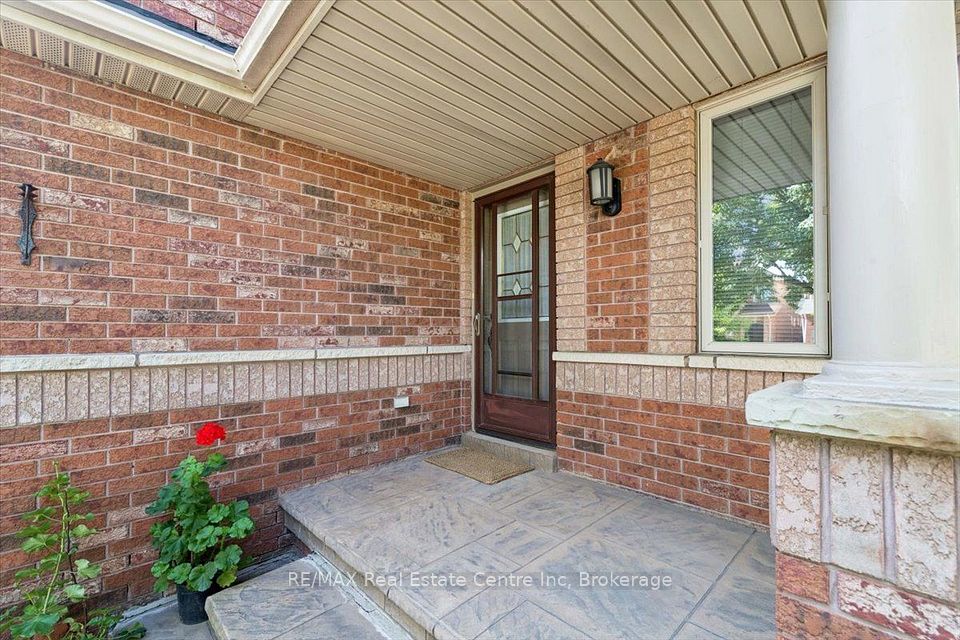 2524 Logan Avenue, Oakville, ON L6H 6S2 6