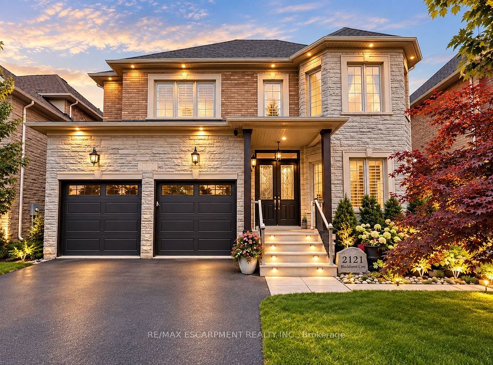 2121 Blackforest Crescent, Oakville, ON L6M 4T6 3