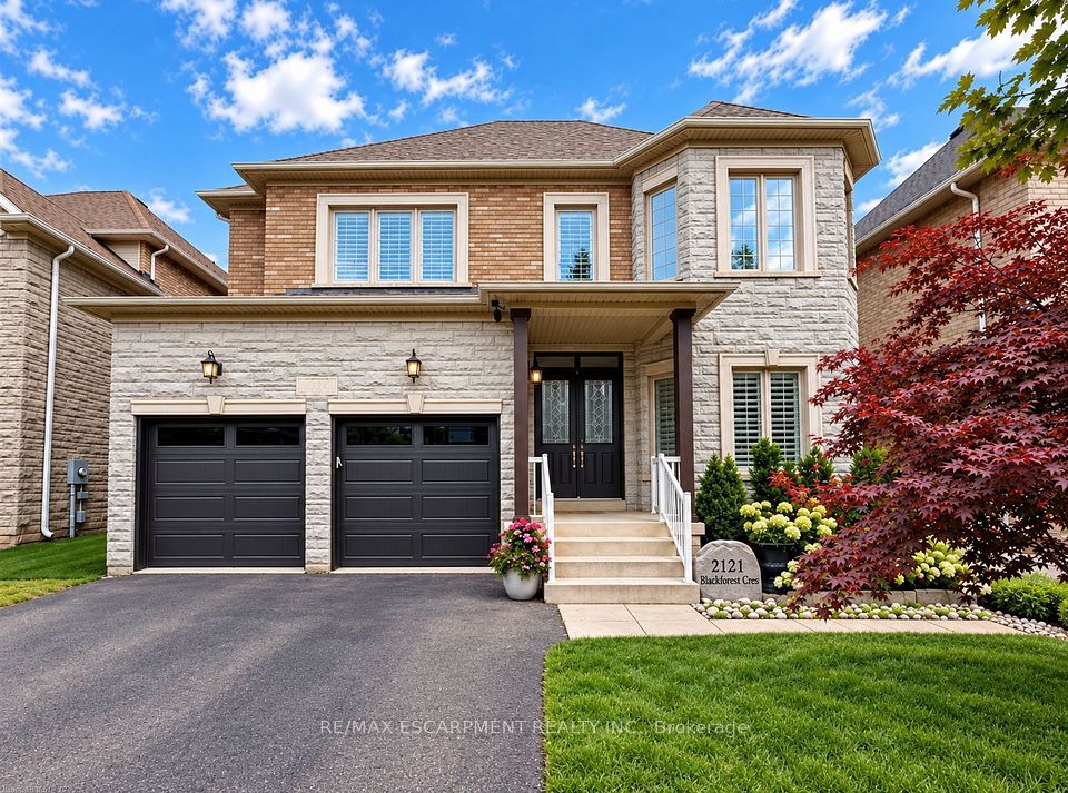 2121 Blackforest Crescent, Oakville, ON L6M 4T6 2