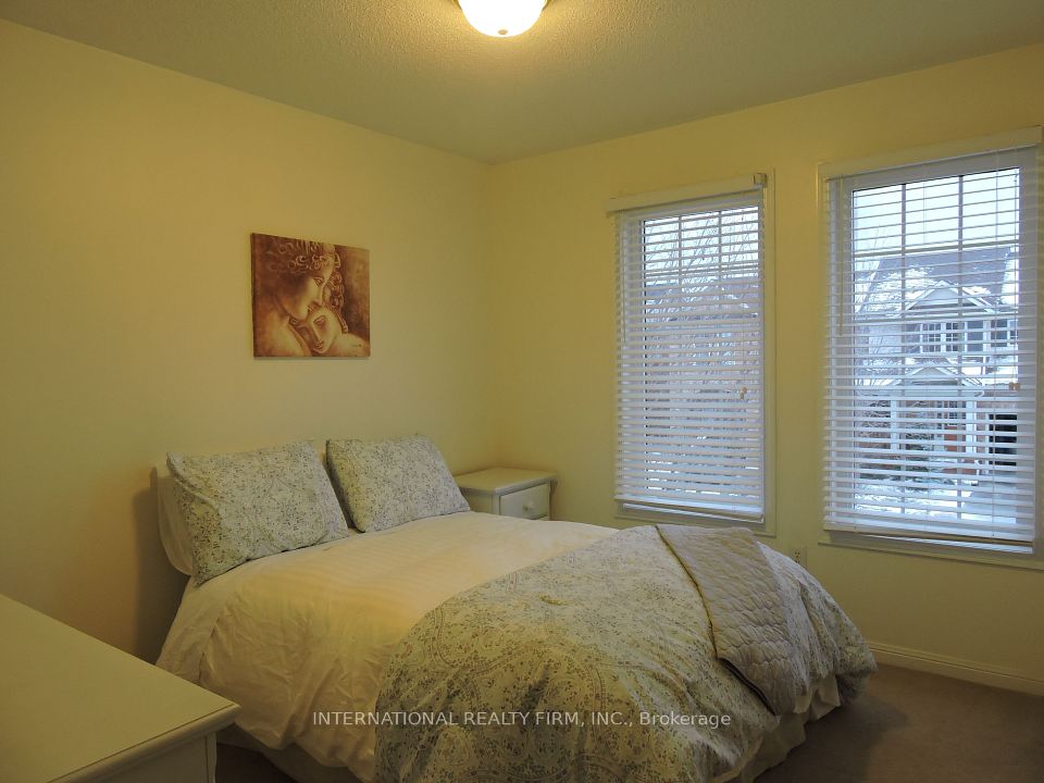 2453 Baintree Crescent, Oakville, ON L6M 4W9 4