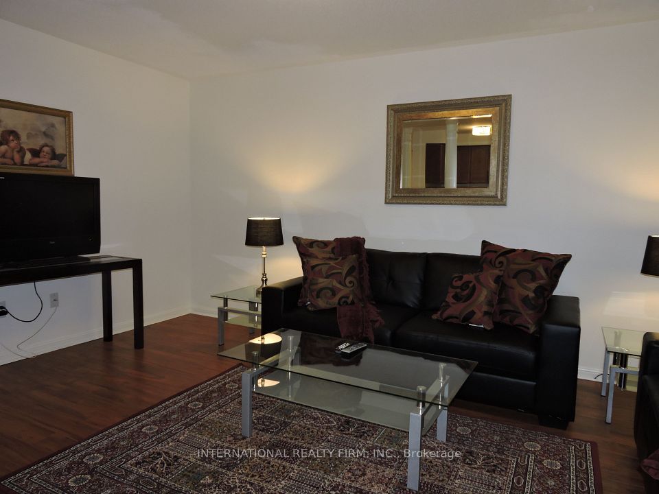 2453 Baintree Crescent, Oakville, ON L6M 4W9 2