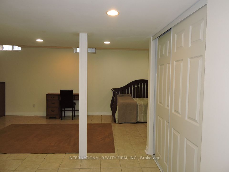 2453 Baintree Crescent, Oakville, ON L6M 4W9 9