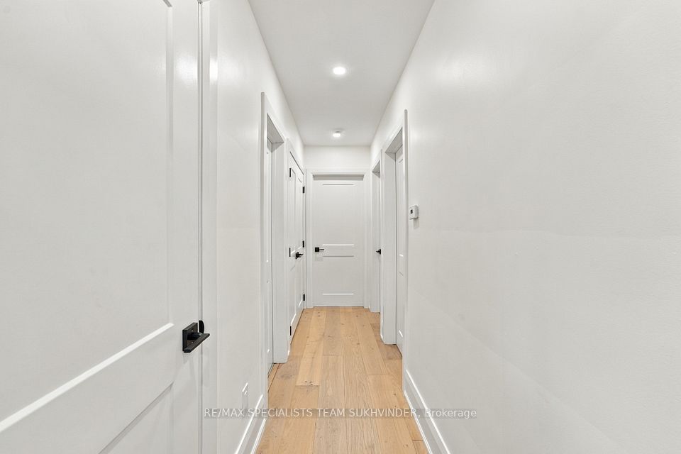 10 Dumbarton Road, Toronto, ON M8Z 3P5 21