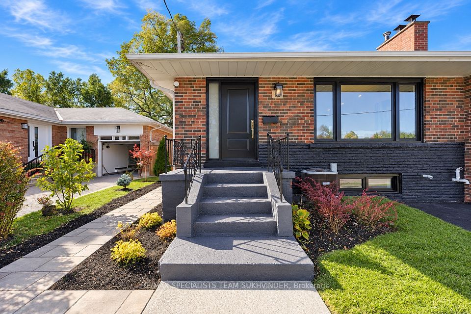 10 Dumbarton Road, Toronto, ON M8Z 3P5 5