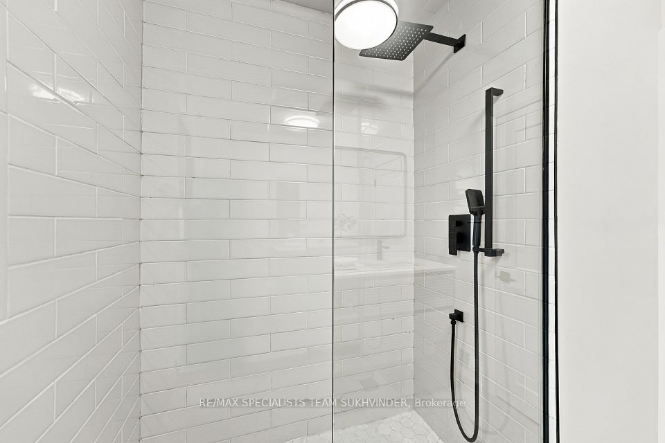 10 Dumbarton Road, Toronto, ON M8Z 3P5 24