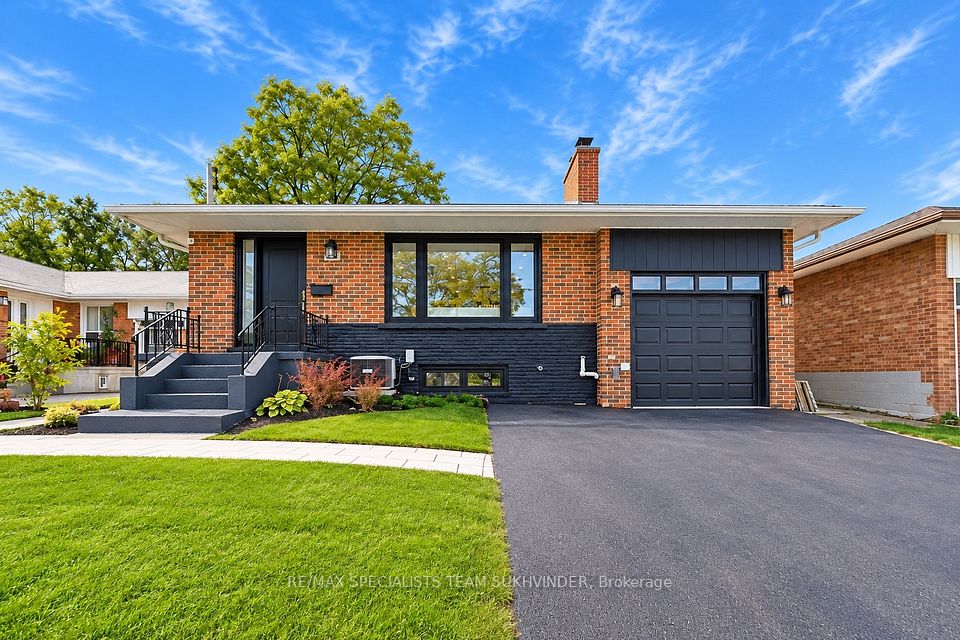 10 Dumbarton Road, Toronto, ON M8Z 3P5 2
