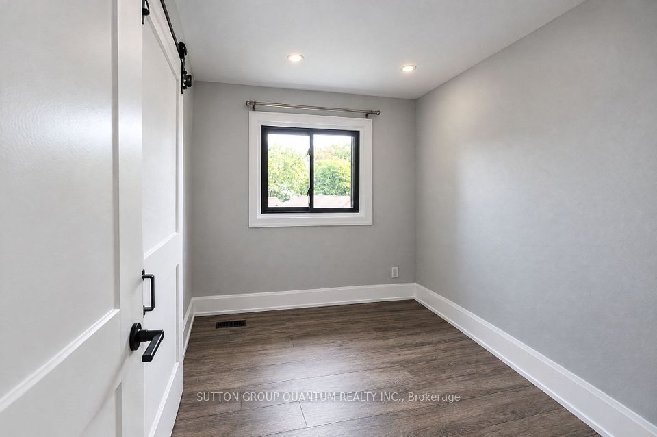 1237 Sycamore Drive, Burlington, ON L7M 1G8 24