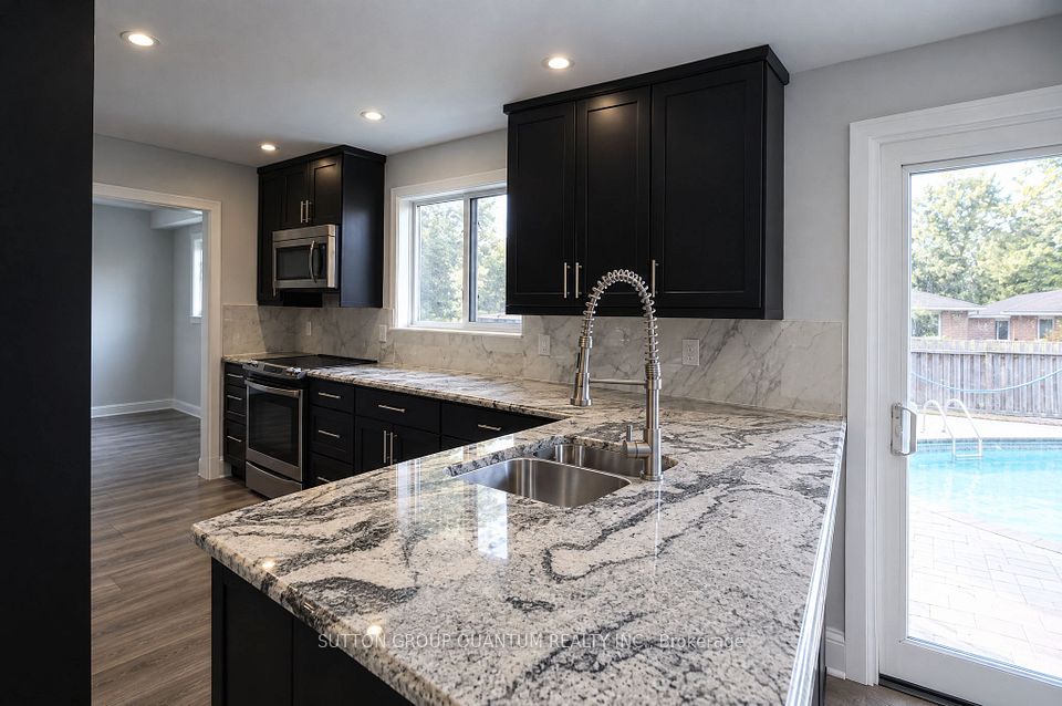1237 Sycamore Drive, Burlington, ON L7M 1G8 6