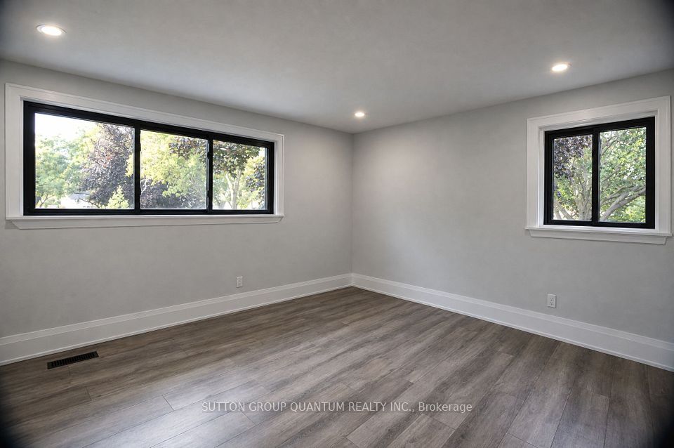 1237 Sycamore Drive, Burlington, ON L7M 1G8 16