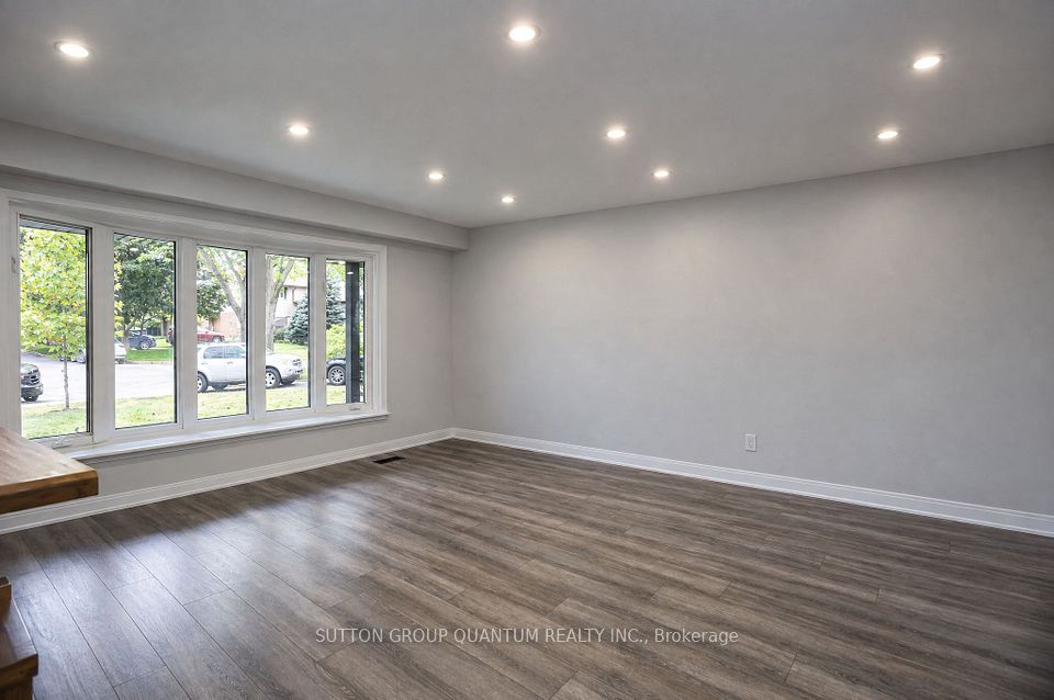 1237 Sycamore Drive, Burlington, ON L7M 1G8 9