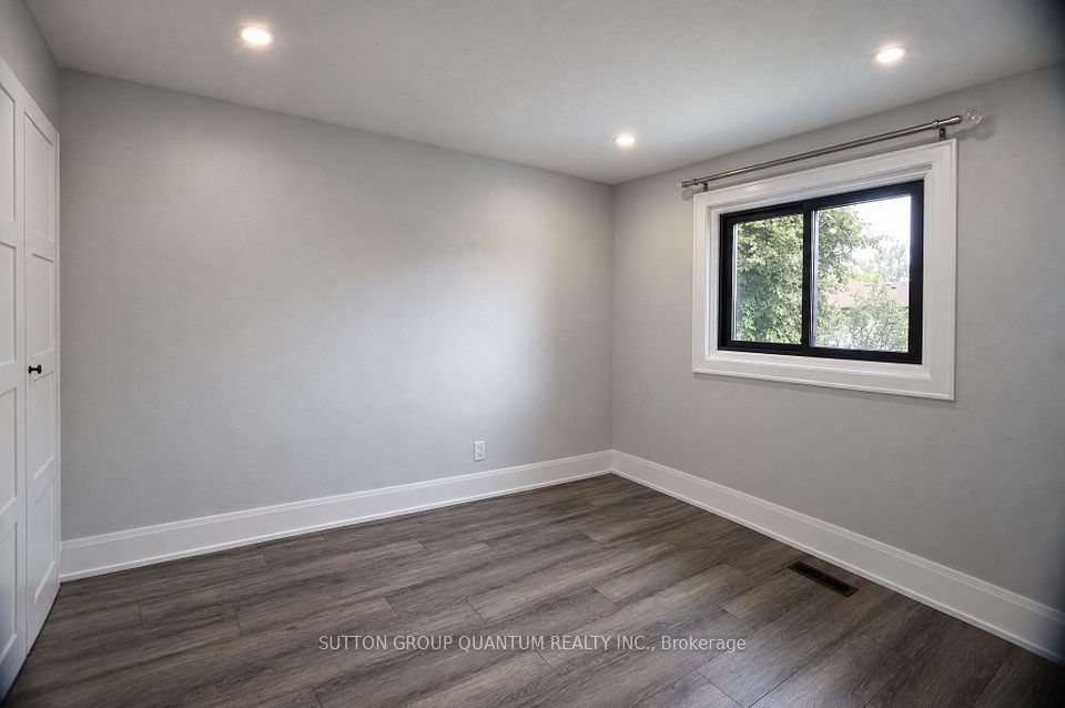 1237 Sycamore Drive, Burlington, ON L7M 1G8 21