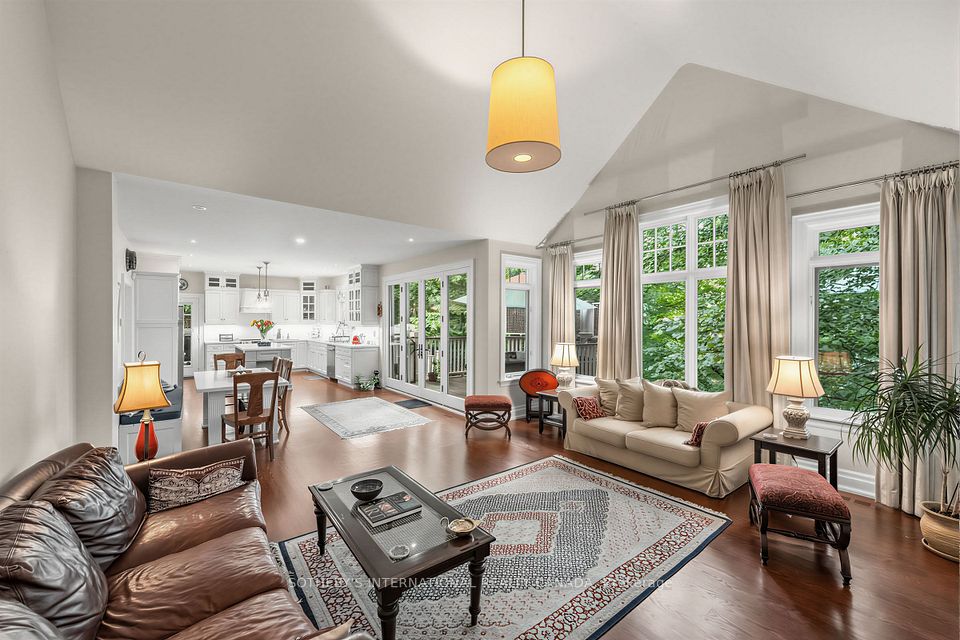 407 Cairncroft Road, Oakville, ON L6J 4M8 17