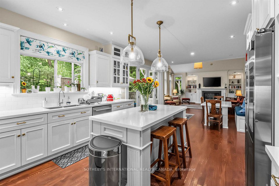 407 Cairncroft Road, Oakville, ON L6J 4M8 16