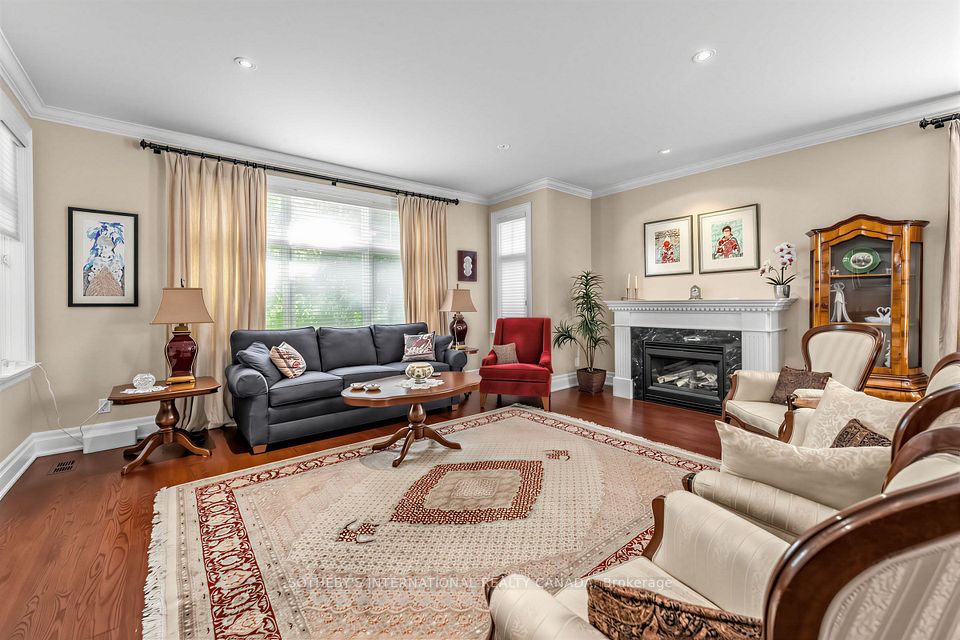 407 Cairncroft Road, Oakville, ON L6J 4M8 19