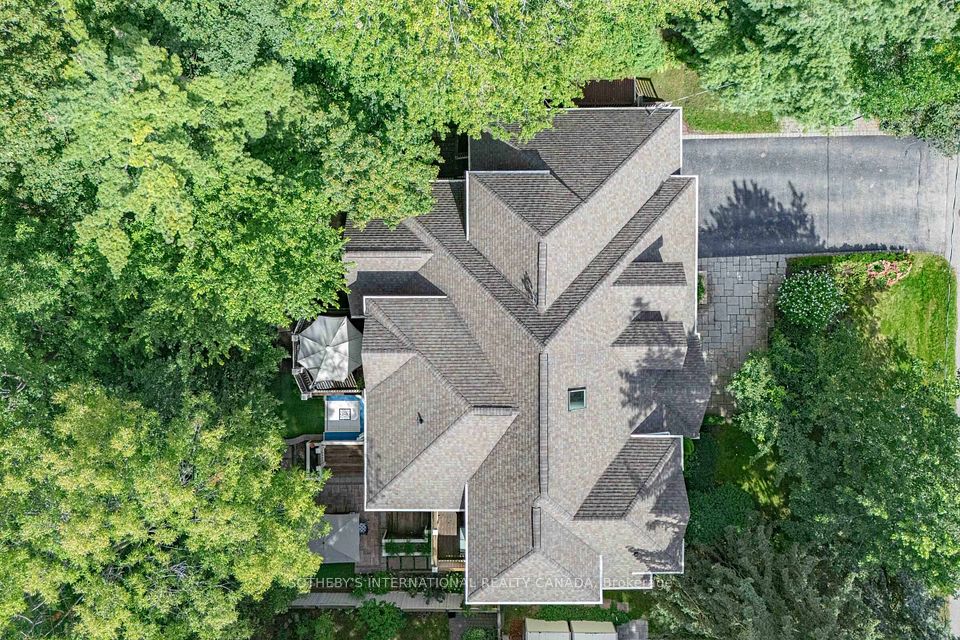 407 Cairncroft Road, Oakville, ON L6J 4M8 5