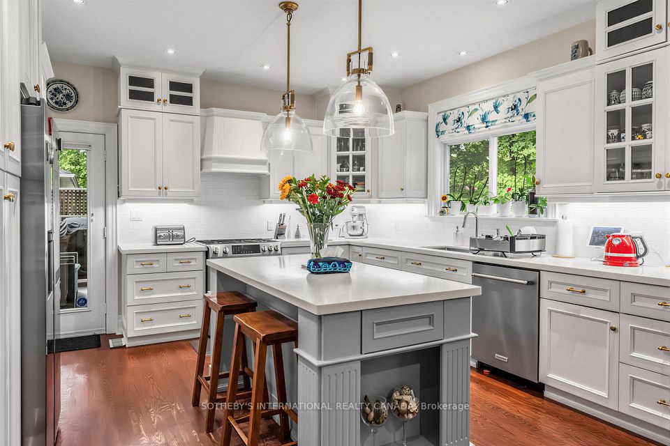 407 Cairncroft Road, Oakville, ON L6J 4M8 15