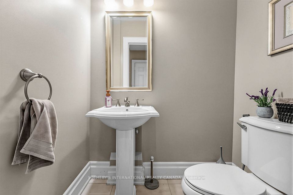407 Cairncroft Road, Oakville, ON L6J 4M8 23