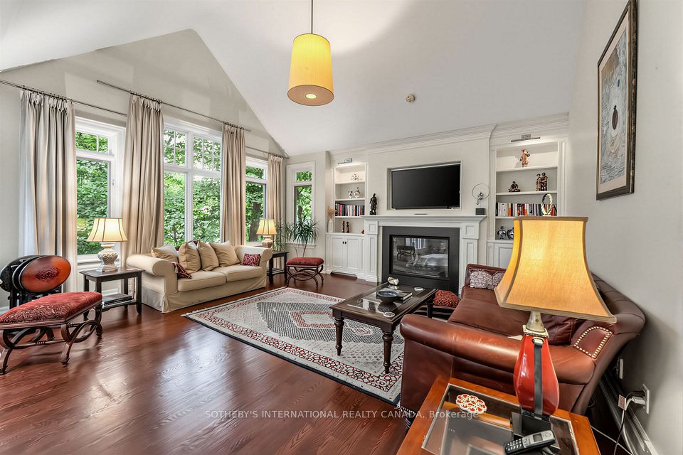407 Cairncroft Road, Oakville, ON L6J 4M8 12