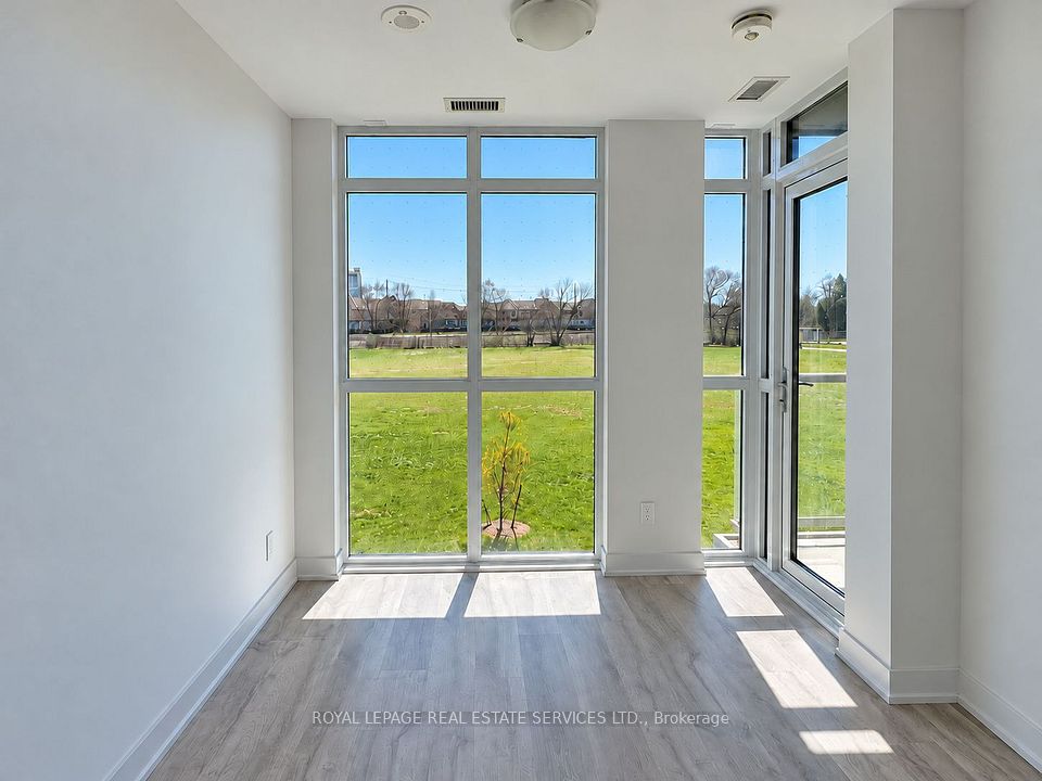 251 Manitoba Street 124, Toronto, ON M8Y 0C7 4