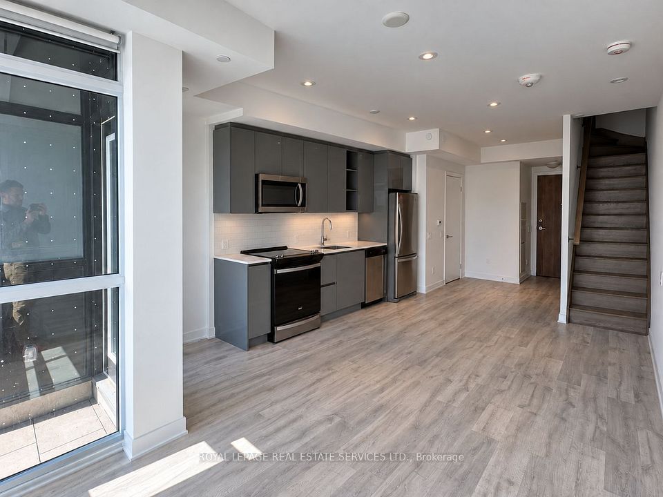 251 Manitoba Street 124, Toronto, ON M8Y 0C7 3