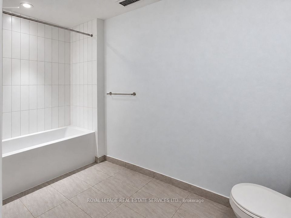 251 Manitoba Street 124, Toronto, ON M8Y 0C7 7