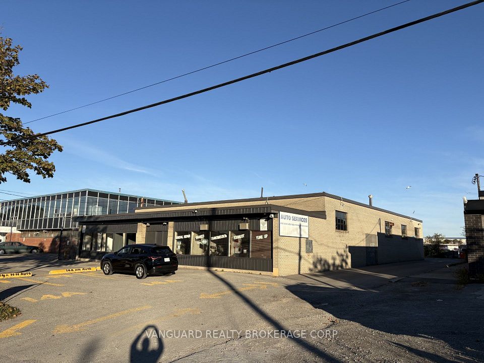 14 Gail Grove, Toronto, ON M9M 1M4