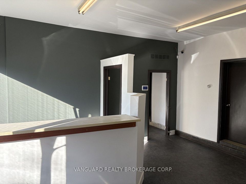 14 Gail Grove, Toronto, ON M9M 1M4