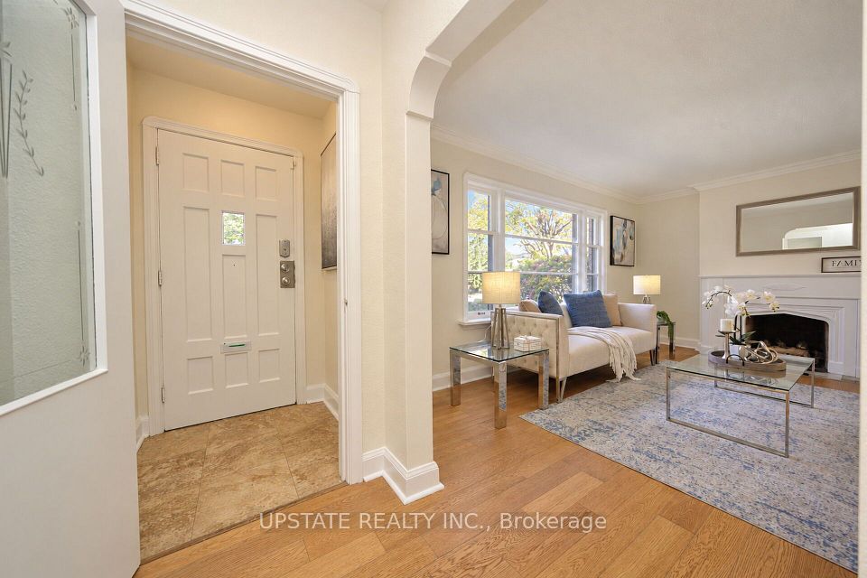 9 Elderidge Avenue, Toronto, ON M8Y 2C4 5