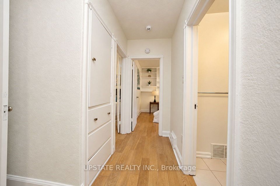 9 Elderidge Avenue, Toronto, ON M8Y 2C4 23