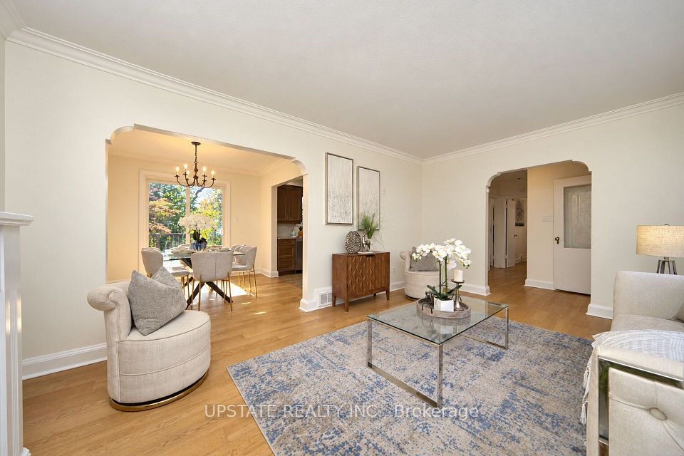 9 Elderidge Avenue, Toronto, ON M8Y 2C4 12
