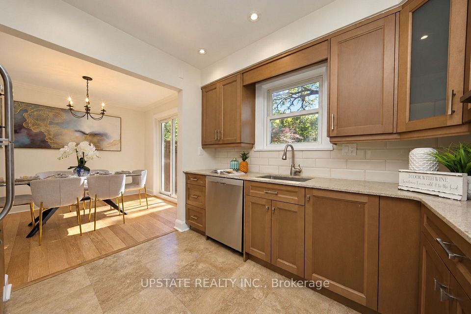 9 Elderidge Avenue, Toronto, ON M8Y 2C4 19